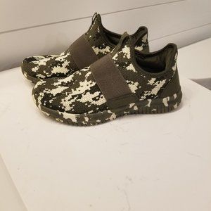 Camouflage tennis shoes